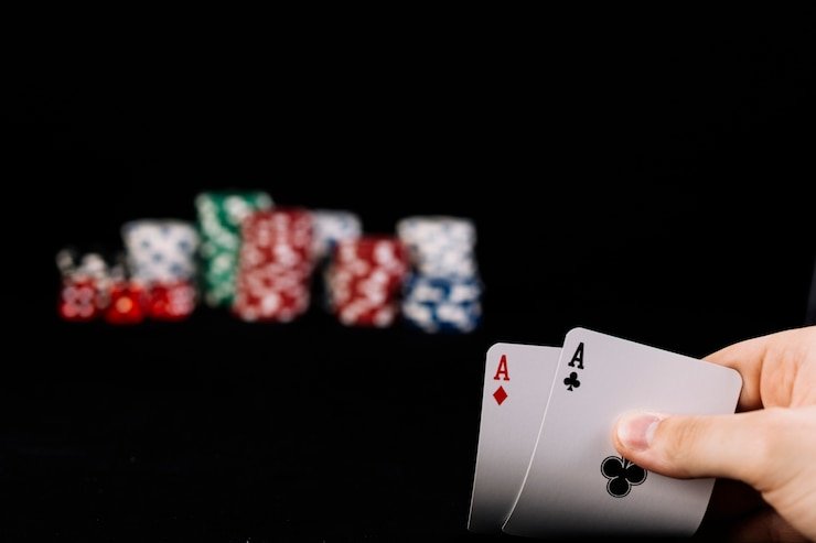 Live Lightning Dice table with dealer and three dice on jwt togel